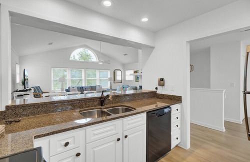 Pelican Bay House | Pelican Bay 38 by Wild Dunes, with Amenities