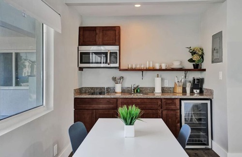 Pompano Beach Apartment | Pelican Cove: Studio with Private Patio in Pompano