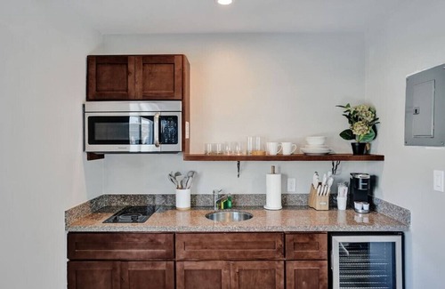Pompano Beach Apartment | Pelican Cove: Studio with Private Patio in Pompano