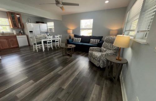Bonita Springs Apartment | Pelican Fresh Entire Unit Kit Washer Dryer Upstairs 3Mi to Beach