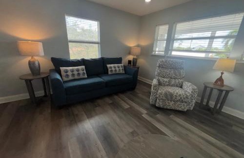Bonita Springs Apartment | Pelican Fresh Entire Unit Kit Washer Dryer Upstairs 3Mi to Beach