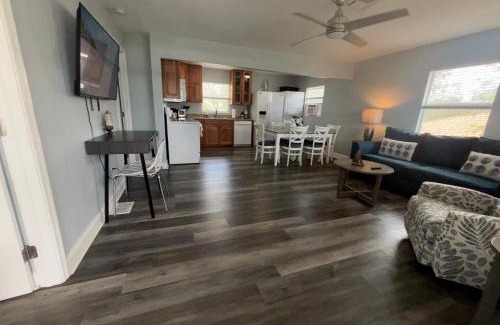 Bonita Springs Apartment | Pelican Fresh Entire Unit Kit Washer Dryer Upstairs 3Mi to Beach