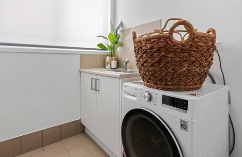 Chittaway Point House | Pelican House/ 5-Bedroom House/ Pool