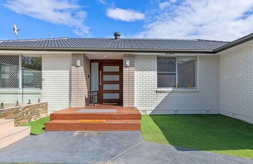 Chittaway Point House | Pelican House/ 5-Bedroom House/ Pool