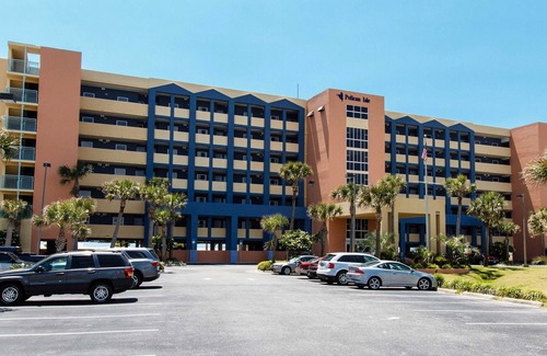 Fort Walton Beach Condo | Pelican Isle #207: Stunning Decor> Pool, Jacuzzi, Beach Service, King BR+bunkies