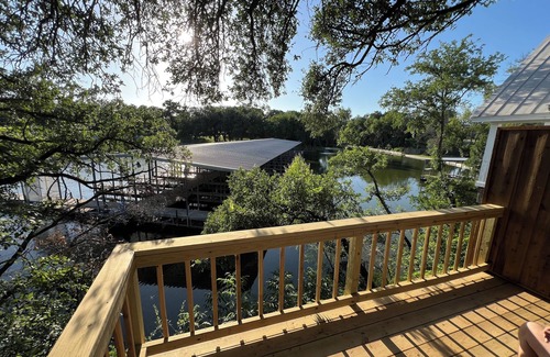 Fort Worth Apartment | Pelican Loft - LakeFront Marina Property! 2 Bedroom, Kitchen, 1 Bath