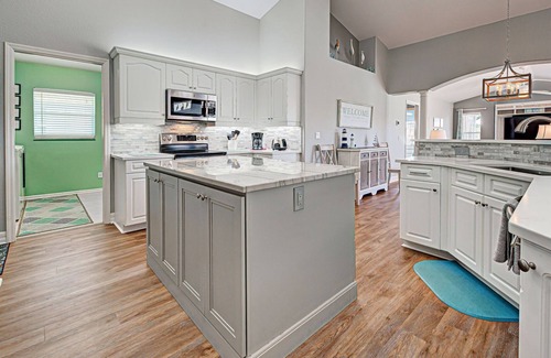 Broadmoor House | Pelican Palace | Water View | 3 Bed, 2.5 Bath