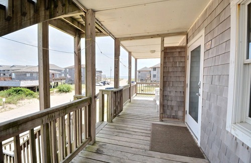 Buxton Cottage | Pelican Place Cottage- Short walk to beach- Community Pool & Spa