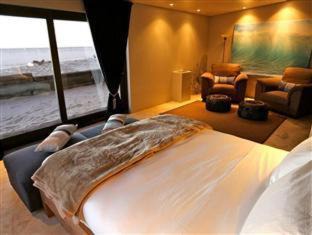 Walvis Bay Cabin | Pelican Point Lodge