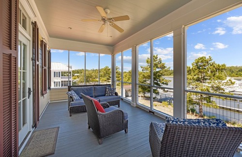 Oriental House | Pelican Point- Relax and enjoy this waterfront dog friendly retreat