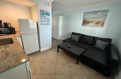 Clearwater Beach Condo | Pelican Pointe 322:Walk to Beach~Pool~Free Parking