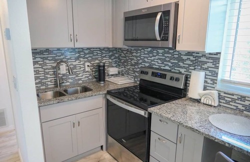 Englewood Apartment | Pelican Room Manasota Delux Villas