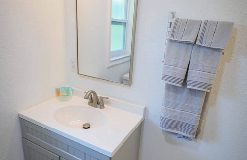 Englewood Apartment | Pelican Room Manasota Delux Villas