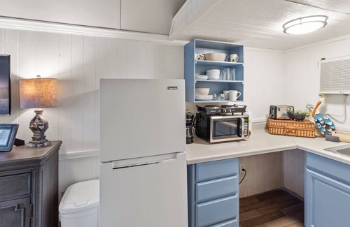 Oil City Apartment | Pelican's Nest~Caddo Lake with Kayaks