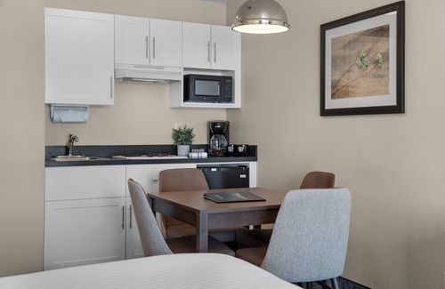 Lincoln City Hotel | Pelican Shores Inn