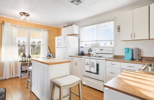 Galveston House | Pelicans soar! Oean view and steps to the beach. Remodeled & pet friendly too.