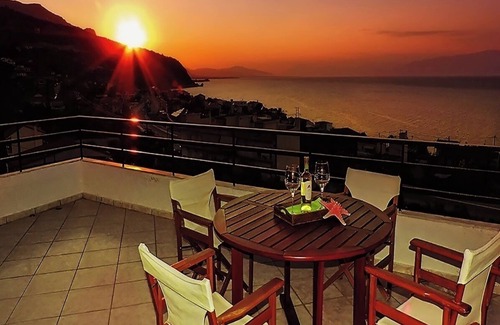 Paralia Platanou House | Peloponissos Silver House