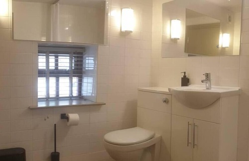 Burnley Apartment | Pemberton - Suite in Canalside Guesthouse