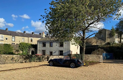 Burnley Apartment | Pemberton - Suite in Canalside Guesthouse