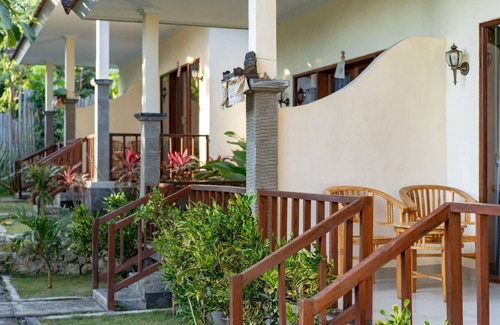 Mushroom Bay House | Pemuntalan Guest House with Deluxe Double Room