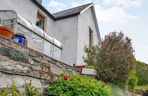 Llanllyfni Cottage | PEN Y GRAIG, pet friendly, character holiday cottage in Talysarn