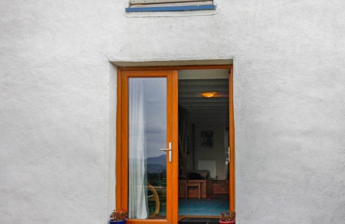 Llanllyfni Cottage | PEN Y GRAIG, pet friendly, character holiday cottage in Talysarn