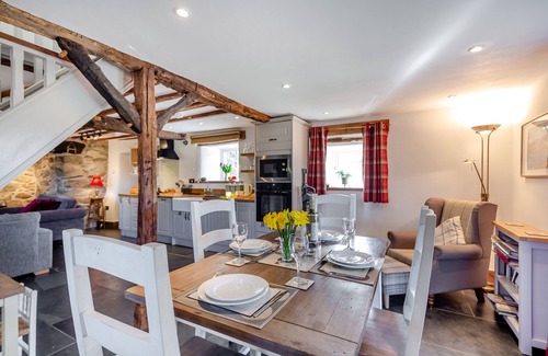 Dolgellau House | Penclogwynau - Two Bedroom House, Sleeps 4