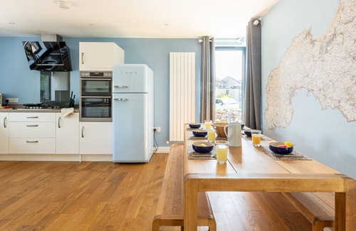 Carbis Bay House | Pencroft, a spacious house with garden, free parking for 2 cars. Walking distance to beach and St Ives. Local restaurants very nearby. Free WiFi.