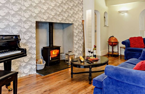 Maenporth Cottage | PENDENNIS HOUSE, pet friendly, character holiday cottage in Falmouth