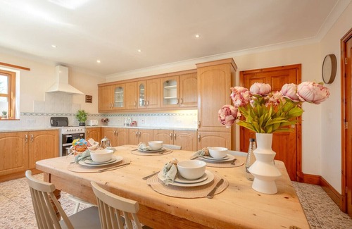 Fence House | Pendle View Gatehouse – Lakeside Stay in the Ribble Valley
