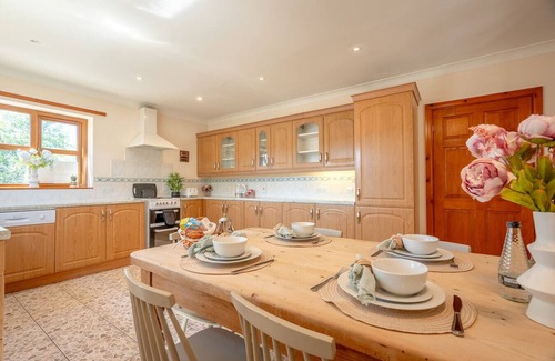 Fence House | Pendle View Gatehouse – Lakeside Stay in the Ribble Valley
