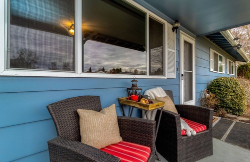 College Place House | Pendleton House - Complimentary Wine Tasting
