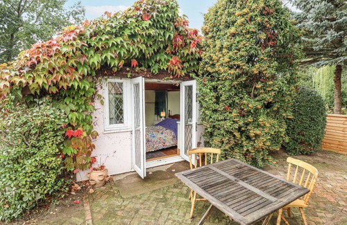 Boston House | PENDOCKIE, pet friendly, character holiday cottage in Mereham Le Fen