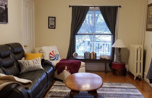 Philmont Apartment | Penelope's Flat - Laugh often, eat well and enjoy life!