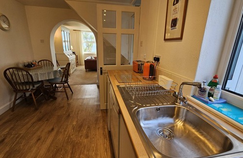 Portscatho Cottage | Pengerein - a holiday home that sleeps 4 guests in 2 bedrooms