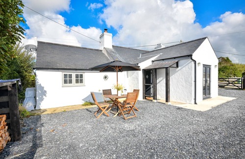 Garn Fadryn House | Pengroeslon Fawr - Three Bedroom House, Sleeps 4
