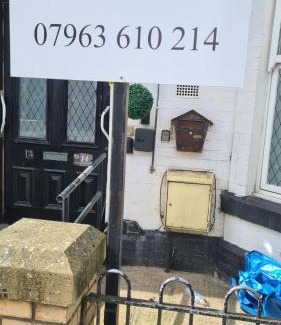 Rhyl House | PENGWERN MANOR GUEST HOUSE e