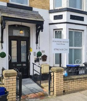 Rhyl House | PENGWERN MANOR GUEST HOUSE e