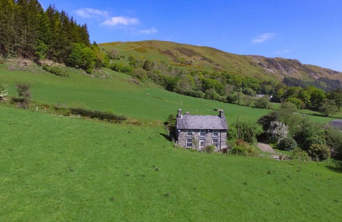 Tywyn House | PENIARTH GANOL, pet friendly, character holiday cottage in Tywyn