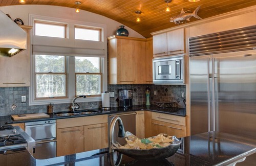 Manteo House | Peninsula 01: Private Saltwater Pool, Spa, Canal front w/10 feet of dock space