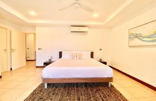 Playa Langosta Apartment | Peninsula 46 - Upscale 2bdr with Jacuzzi - Beach - Fast wifi - Gym