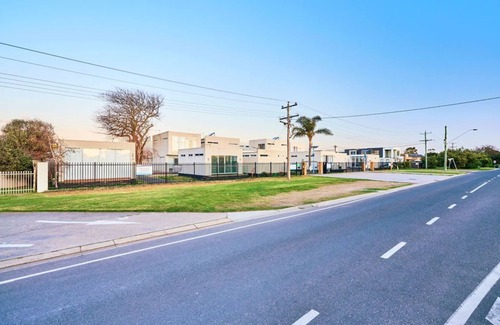 Capel Sound Hotel | Peninsula Beachside Accommodation
