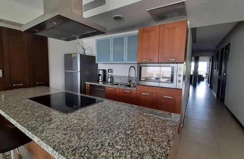 Cerritos Condo | Peninsula Charming and luxury apartment on the beach, with beautiful ocean view