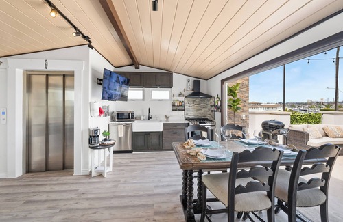 Balboa Peninsula Villa | Peninsula Penthouse