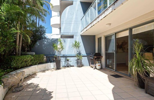 Soldiers Point Apartment | Peninsula Waters, 1/2-4 Soldiers Point Road - Aircon, pool & massive outdoor area