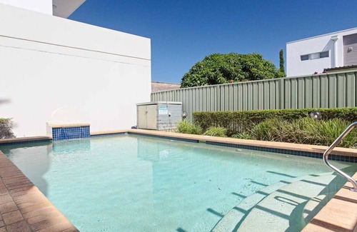 Soldiers Point Apartment | Peninsula Waters, 1/2-4 Soldiers Point Road - Aircon, pool & massive outdoor area