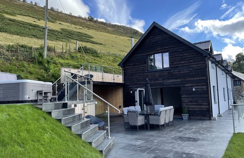 Llanbrynmair Cottage | PENNANT UCHAF, pet friendly, luxury holiday cottage in Llanbrynmair