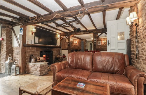Aston Ingham Cottage | PENNY FARTHING INN, pet friendly, with open fire in Ross-On-Wye