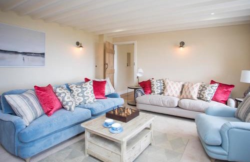 Dulas House | Penrhyn Barn