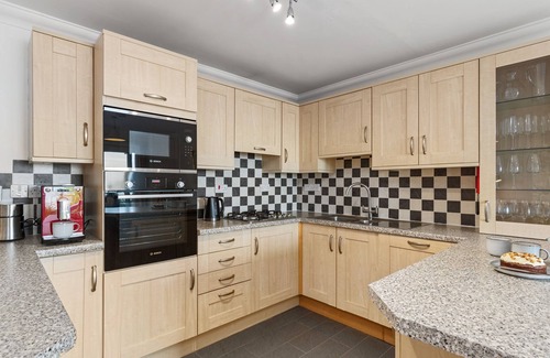 Saundersfoot Cottage | Penrose - Beach House with Direct Beach Access